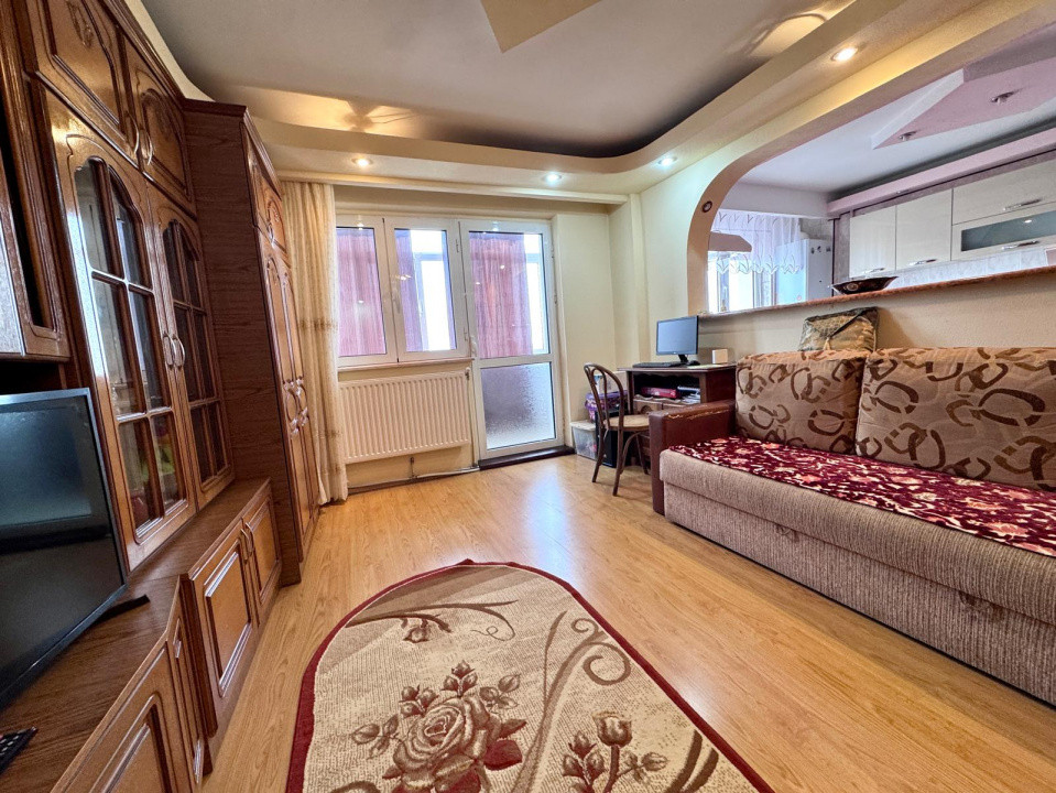 Mioritei - Carrefour, Stradal, Apartament 3 camere decomandat, 