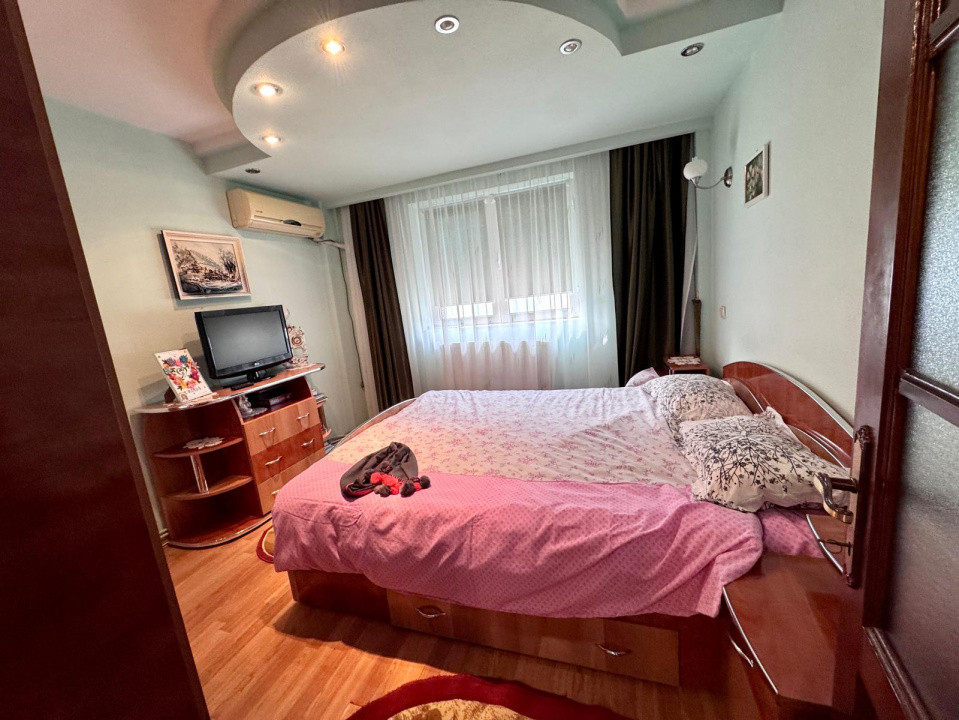 Mioritei - Carrefour, Stradal, Apartament 3 camere decomandat, 