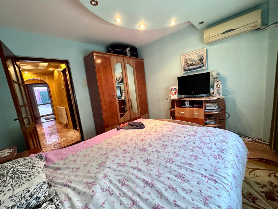 Mioritei - Carrefour, Stradal, Apartament 3 camere decomandat, 