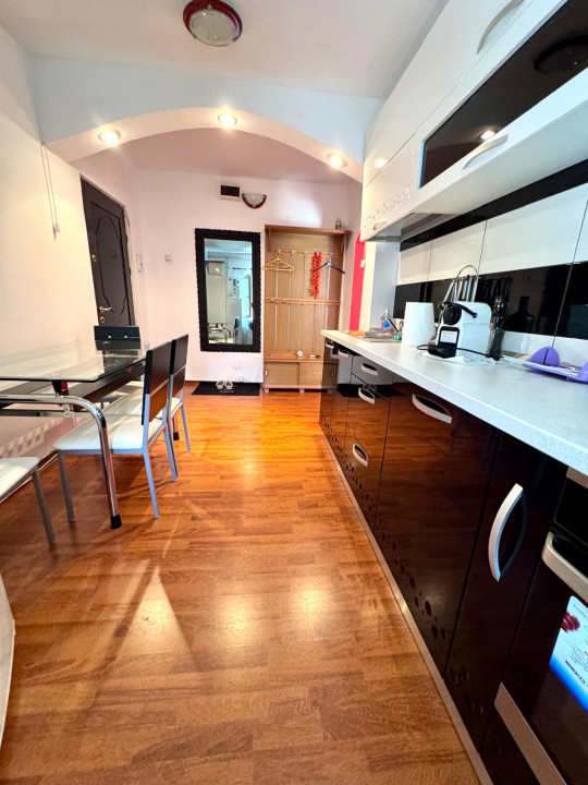 Apartament 2 camere, etaj 2/4, Renovat si mobilat, Nord - Scoala Mihai Dragan