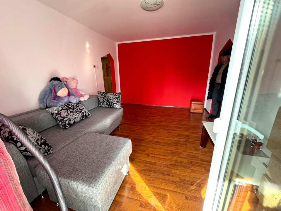 Apartament 2 camere, etaj 2/4, Renovat si mobilat, Nord - Scoala Mihai Dragan