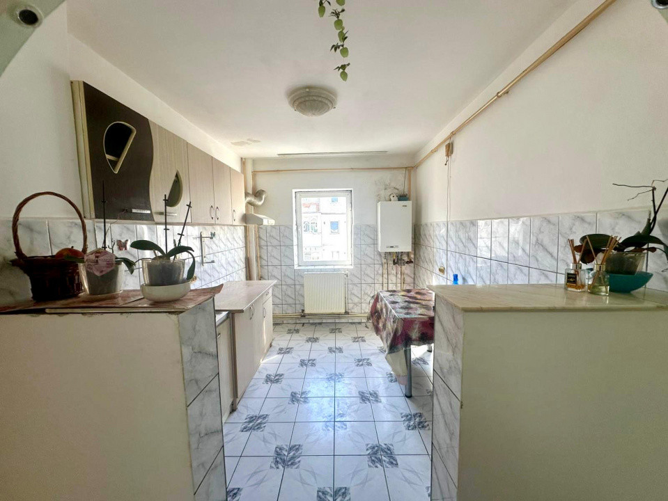 Apartament 2 camere etaj 3, bucatarie mare, Centrala, Nord - Scoala M Dragan