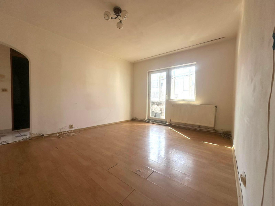 Apartament 2 camere etaj 3, bucatarie mare, Centrala, Nord - Scoala M Dragan