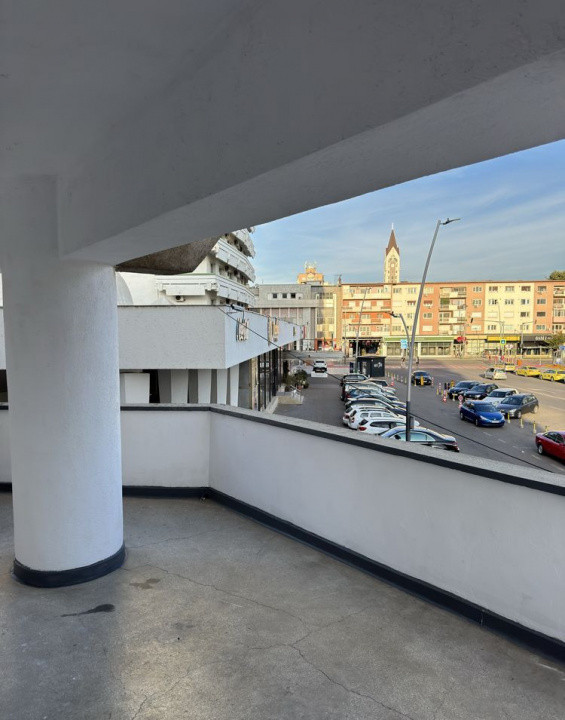 Inchiriez apartament 3 cam Decomandat, etaj 1, langa Hotel Decebal 