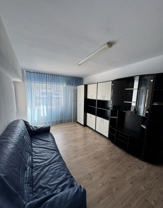 Inchiriez apartament 3 cam Decomandat, etaj 1, langa Hotel Decebal 