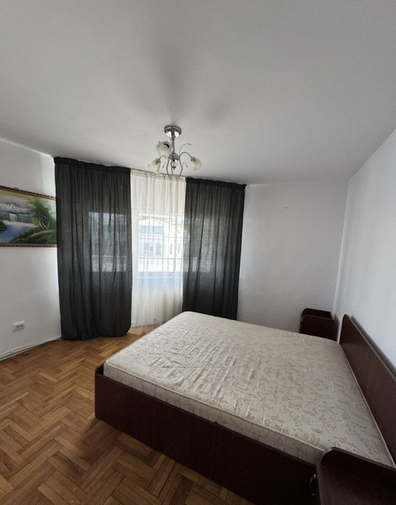 Inchiriez apartament 3 cam Decomandat, etaj 1, langa Hotel Decebal 