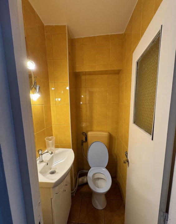 Inchiriez apartament 3 cam Decomandat, etaj 1, langa Hotel Decebal 