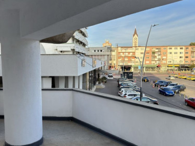 Inchiriez apartament 3 cam Decomandat, etaj 1, langa Hotel Decebal 