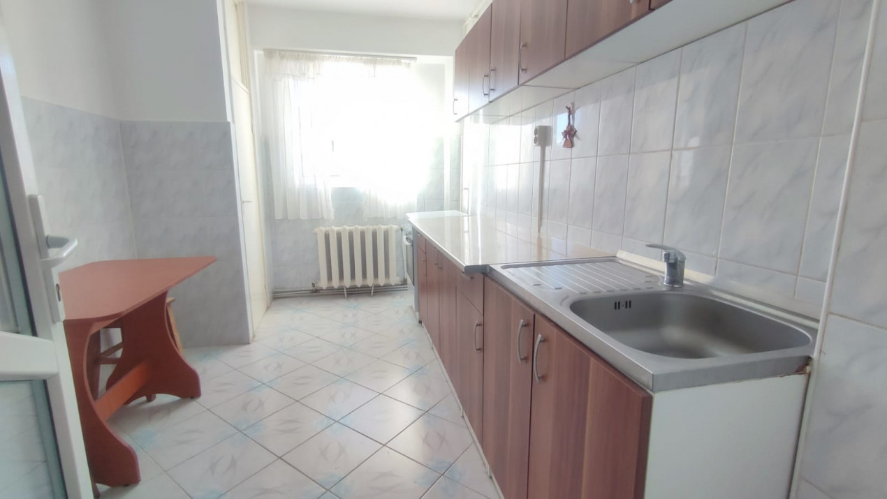 Apartament 2 camere decomandat, confort 1 – zona ENERGIEI, Bacău, et 3, Mobilat