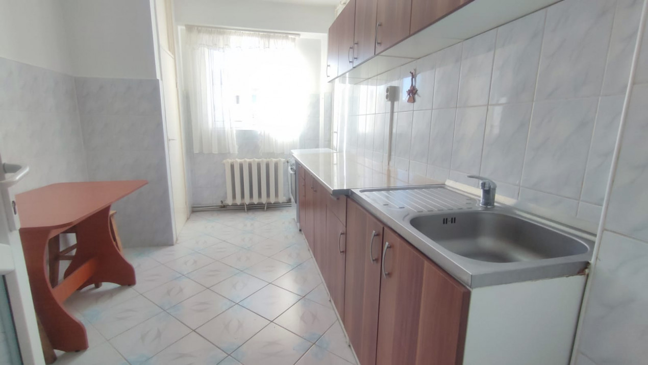 Apartament 2 camere decomandat, confort 1 – zona ENERGIEI, Bacău, et 3, Mobilat