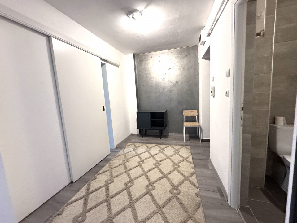 B-dul Unirii - Ultracentral, Apart 2 cam decomandat, etaj 1, Mobilat si utilat