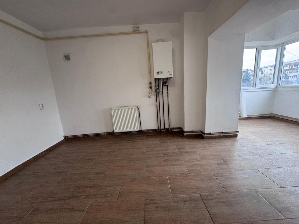 Energiei - Apartament 2 camere decomandat, etaj 2/8, spatios, 