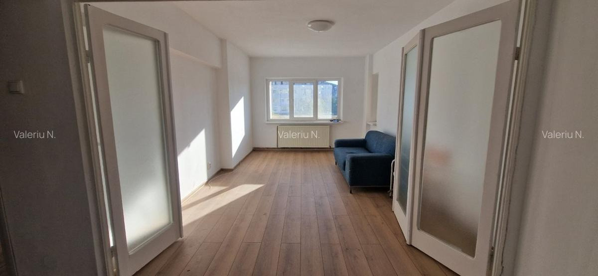 Energiei - Apartament 2 camere decomandat, etaj 2/8, spatios, 