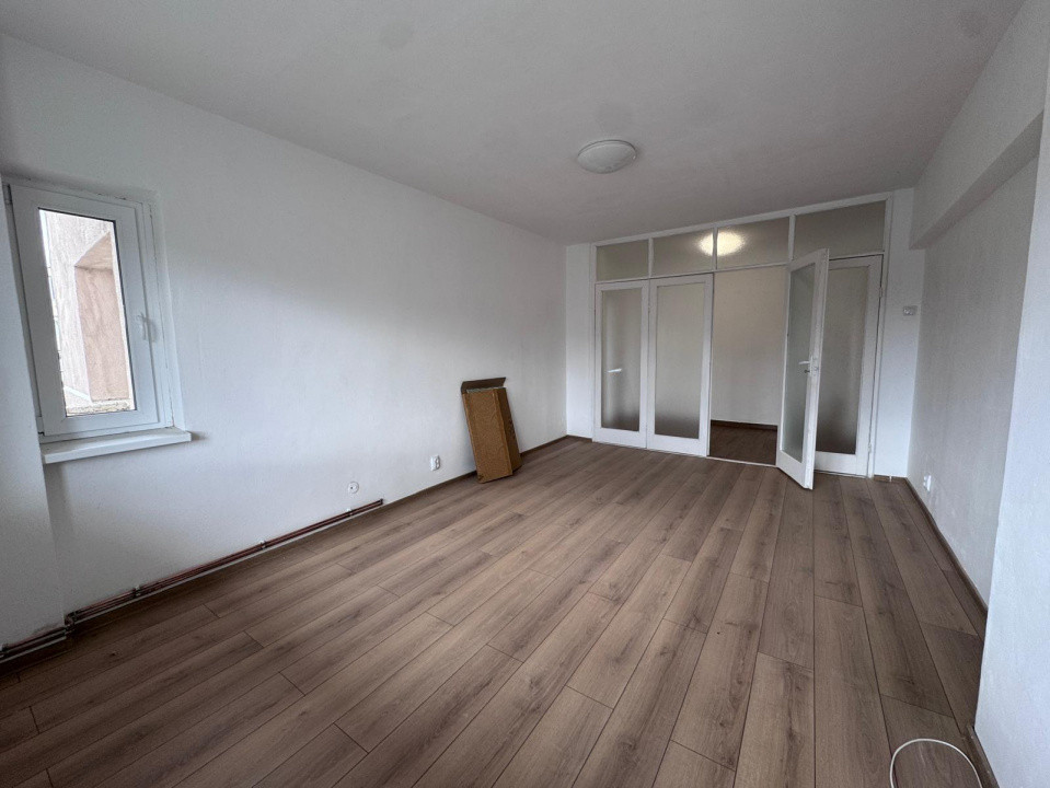 Energiei - Apartament 2 camere decomandat, etaj 2/8, spatios, 