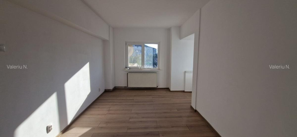 Energiei - Apartament 2 camere decomandat, etaj 2/8, spatios, 