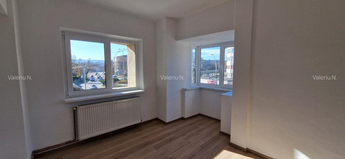Energiei - Apartament 2 camere decomandat, etaj 2/8, spatios, 