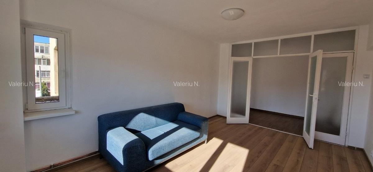 Energiei - Apartament 2 camere decomandat, etaj 2/8, spatios, 