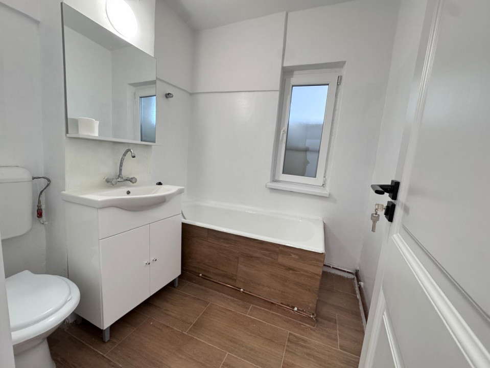 Energiei - Apartament 2 camere decomandat, etaj 2/8, spatios, 