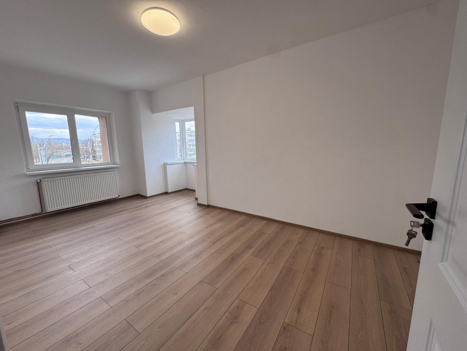 Energiei - Apartament 2 camere decomandat, etaj 2/8, spatios, 