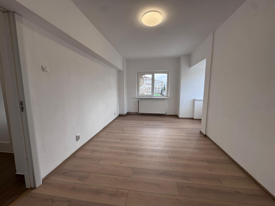 Energiei - Apartament 2 camere decomandat, etaj 2/8, spatios, 