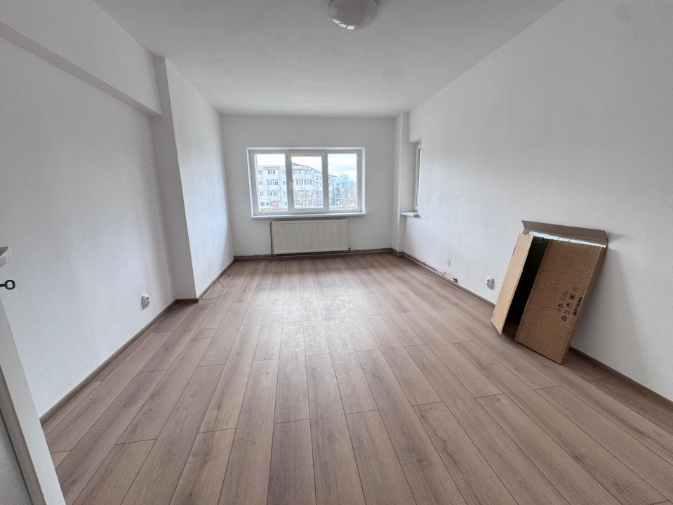 Energiei - Apartament 2 camere decomandat, etaj 2/8, spatios, 