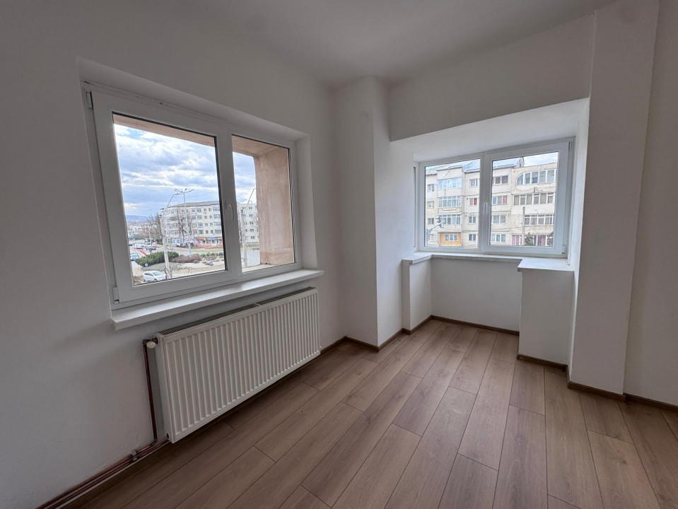 Energiei - Apartament 2 camere decomandat, etaj 2/8, spatios, 