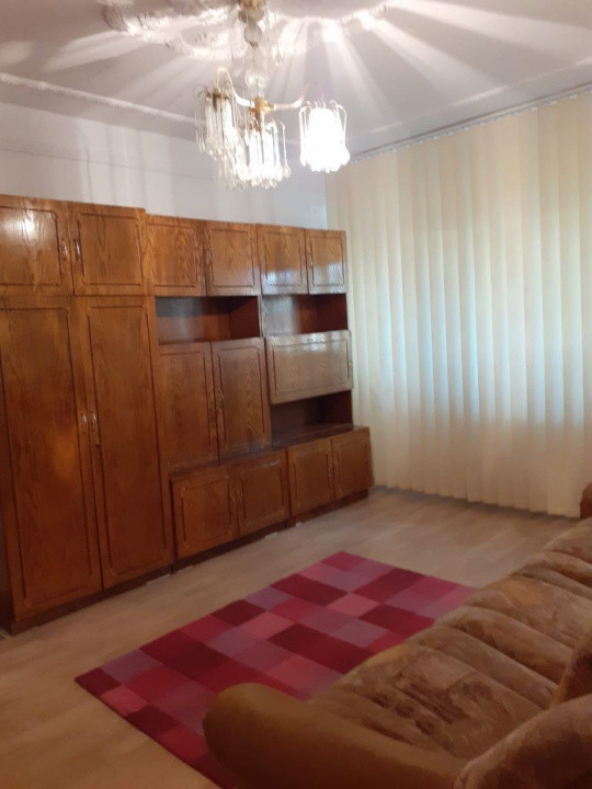 Zona Garii, Apartament 2 camere, etaj 1/8 cu centrala si balcon