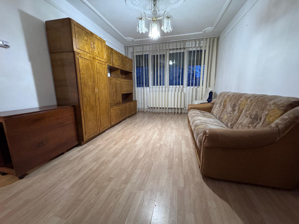 Zona Garii, Apartament 2 camere, etaj 1/8 cu centrala si balcon