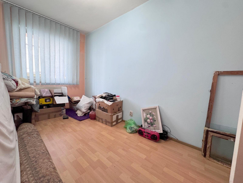 Str Miron Costin - scoala, Apartament 3 camere, etaj 3/4, cu centrala si izolat 