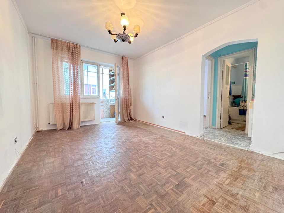 Str Miron Costin - scoala, Apartament 3 camere, etaj 3/4, cu centrala si izolat 