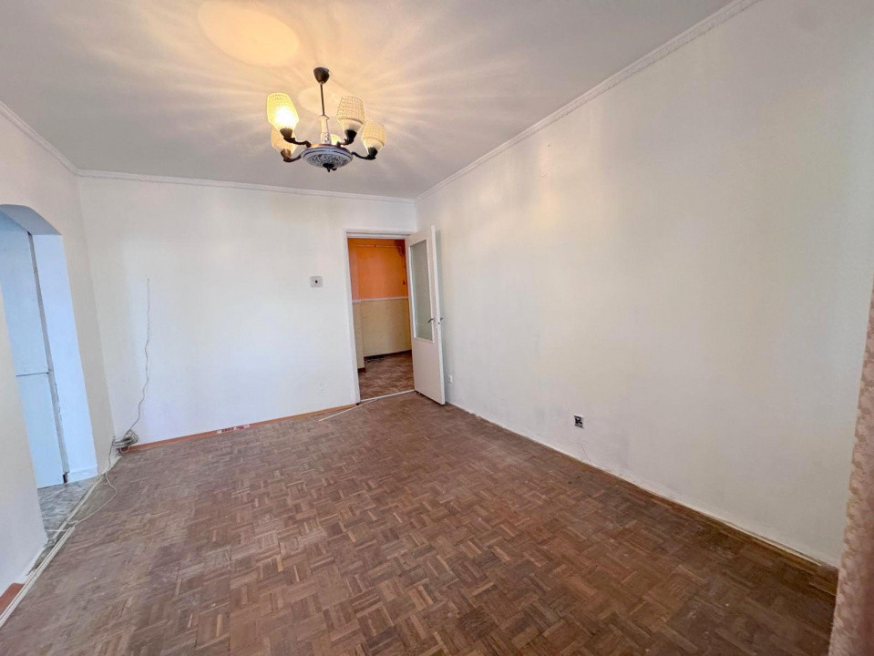 Str Miron Costin - scoala, Apartament 3 camere, etaj 3/4, cu centrala si izolat 