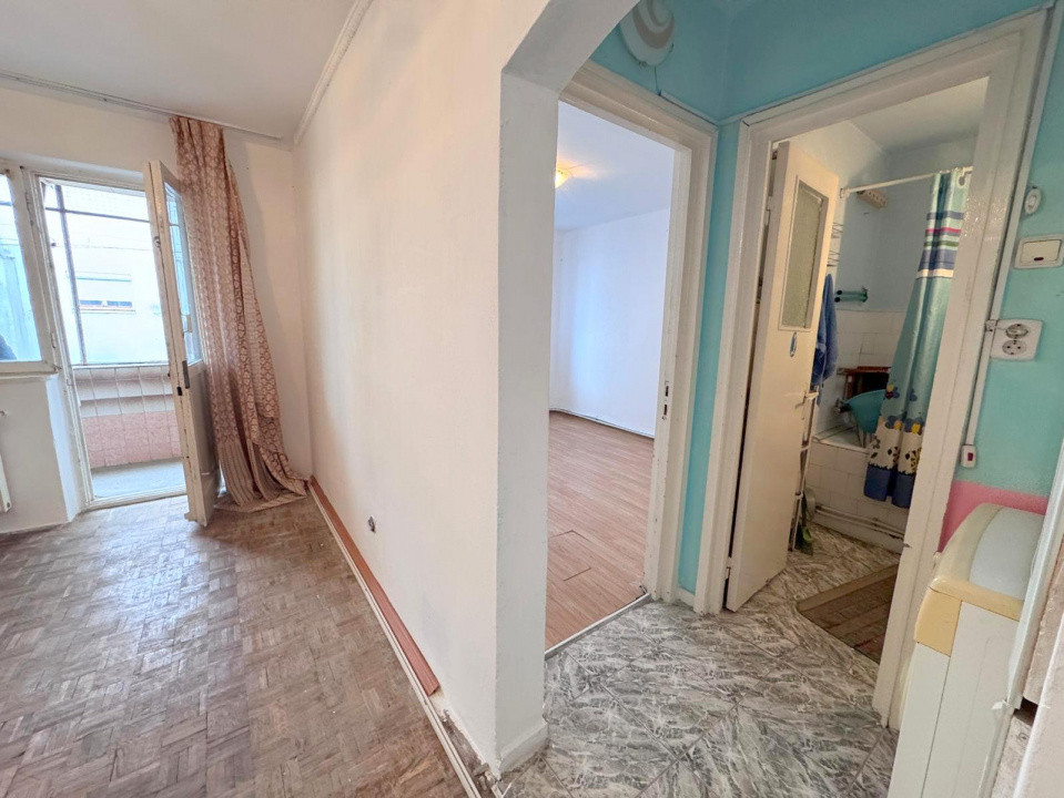 Str Miron Costin - scoala, Apartament 3 camere, etaj 3/4, cu centrala si izolat 