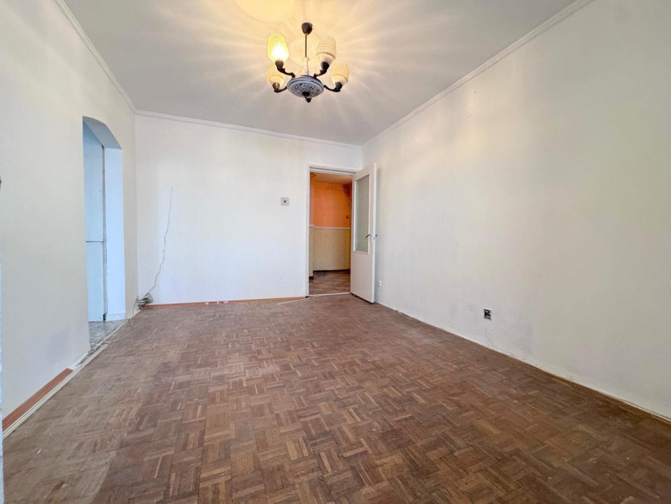 Str Miron Costin - scoala, Apartament 3 camere, etaj 3/4, cu centrala si izolat 