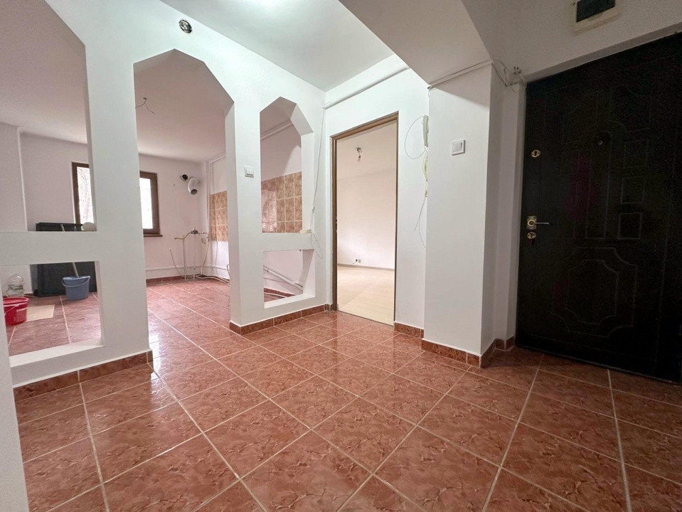 ZIMBRU - Bloc 1980, Apartament 3 camer decomandat, parter, MOBILAT