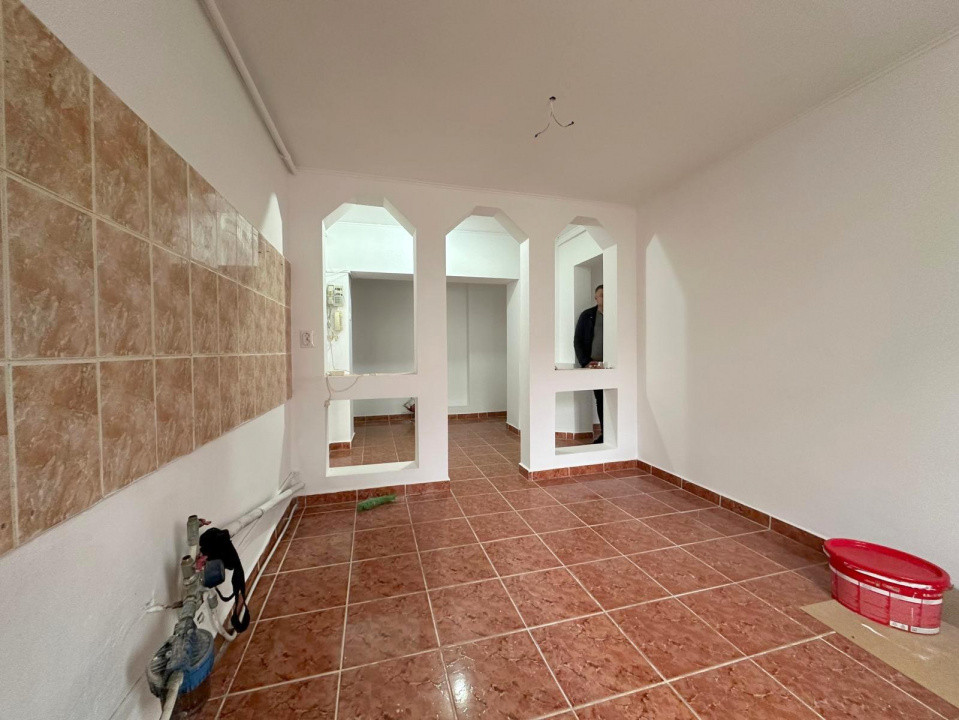 ZIMBRU - Bloc 1980, Apartament 3 camer decomandat, parter, MOBILAT