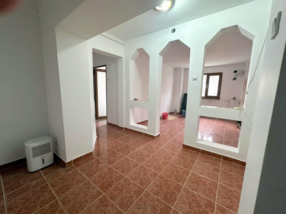 ZIMBRU - Bloc 1980, Apartament 3 camer decomandat, parter, MOBILAT