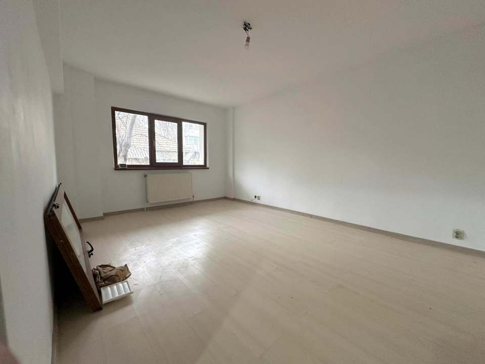 ZIMBRU - Bloc 1980, Apartament 3 camer decomandat, parter, MOBILAT