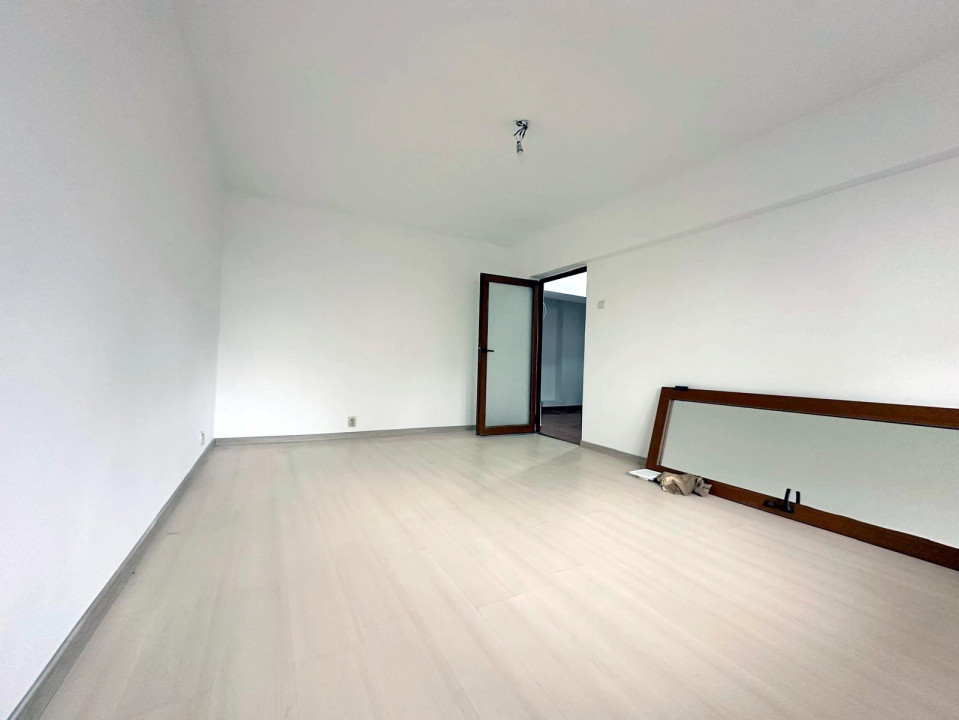 ZIMBRU - Bloc 1980, Apartament 3 camer decomandat, parter, MOBILAT