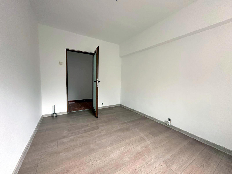 ZIMBRU - Bloc 1980, Apartament 3 camer decomandat, parter, MOBILAT