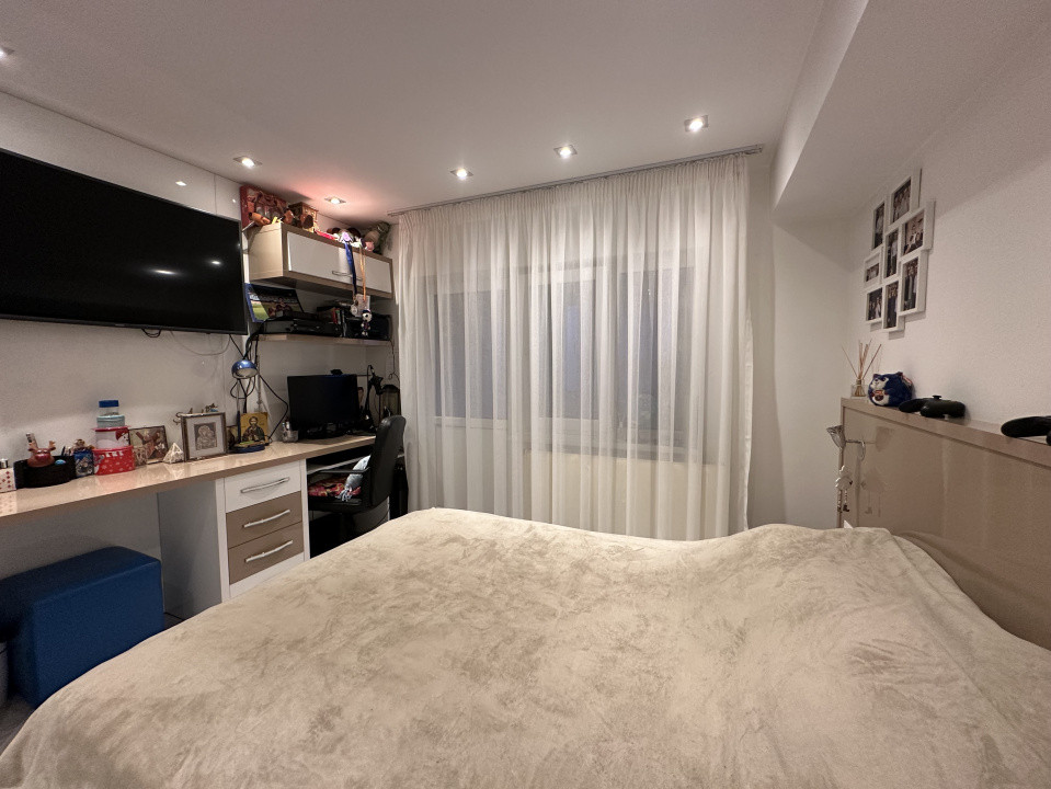 Parcul Catedralei - Apartament 3 cam decomandat, 3 balcoane, etaj 3