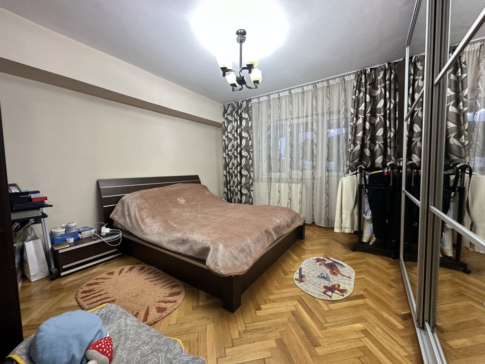 Parcul Catedralei - Apartament 3 cam decomandat, 3 balcoane, etaj 3