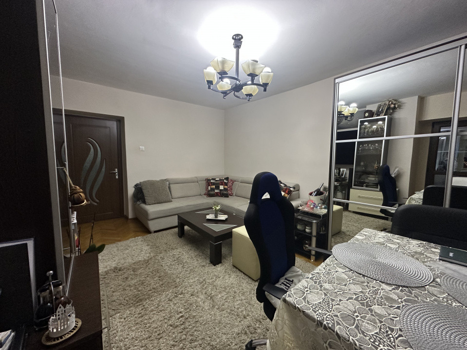 Parcul Catedralei - Apartament 3 cam decomandat, 3 balcoane, etaj 3