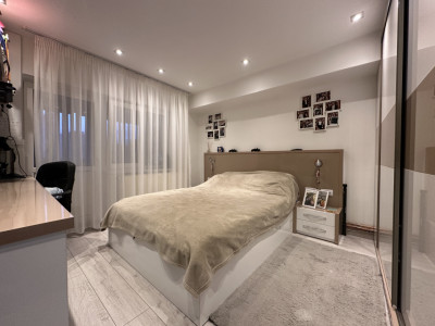 Parcul Catedralei - Apartament 3 cam decomandat, 3 balcoane, etaj 3