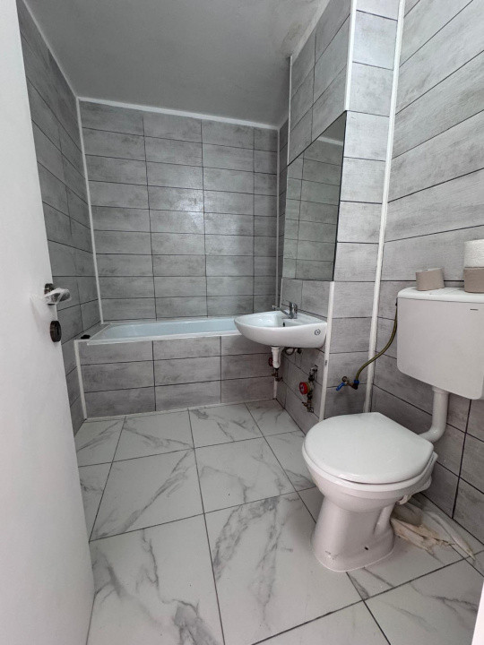 NORD - Apartament 2 cam DECOMANDAT, Etaj 3/4, Bloc 1986