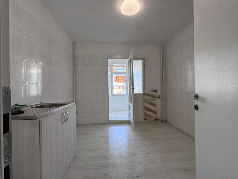 NORD - Apartament 2 cam DECOMANDAT, Etaj 3/4, Bloc 1986