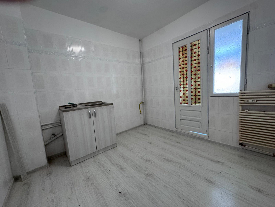 NORD - Apartament 2 cam DECOMANDAT, Etaj 3/4, Bloc 1986