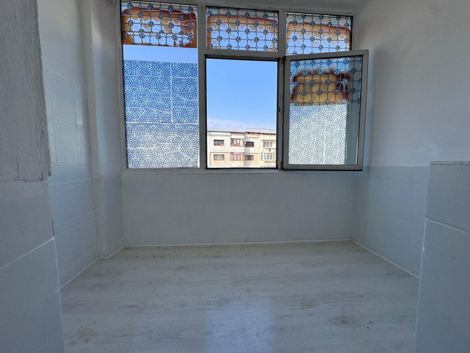 NORD - Apartament 2 cam DECOMANDAT, Etaj 3/4, Bloc 1986