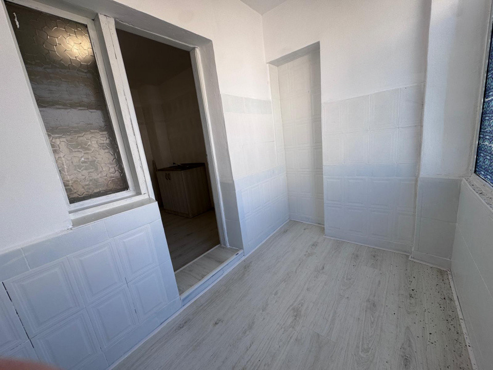 NORD - Apartament 2 cam DECOMANDAT, Etaj 3/4, Bloc 1986