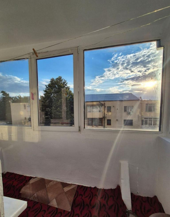 Apartament cu 3 camere decomandat, etaj intermediar