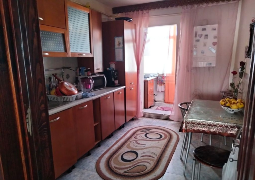 Mioritei, apartament cu 3 camere, etaj intermediar